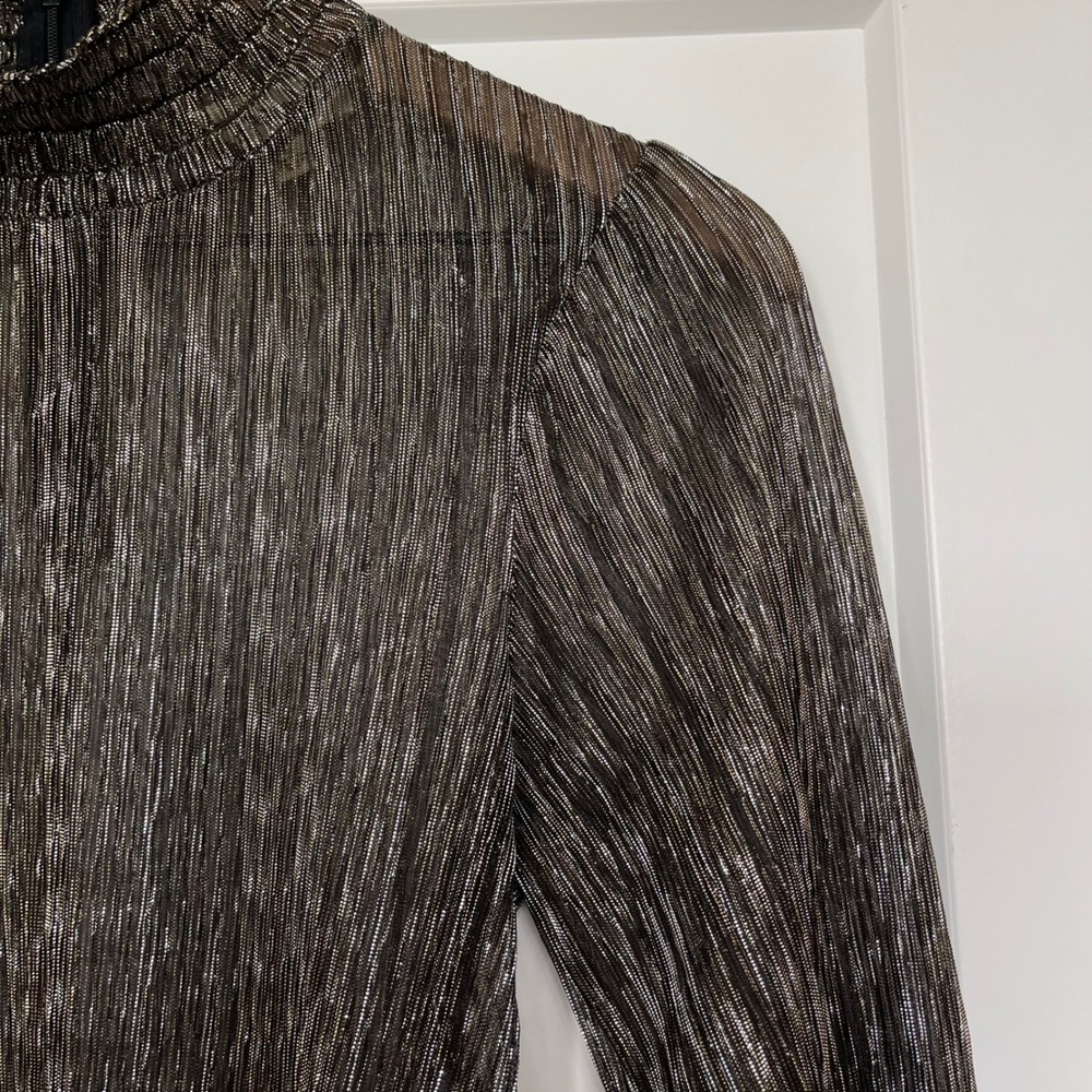 L'AGENCE Paola Blouse XS Gold Black Metallic Sheer Pleated Mock Neck Sexy Chic - Picture 9 of 16